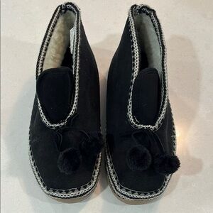 Deer Stags Slipperooz Womens Slippers 7 Navy Blue Sherpa Lining Microsuede Poms